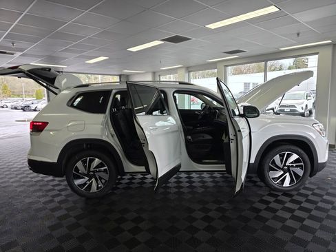 New 2025 Volkswagen Atlas Cross Sport SEL R-Line image 16