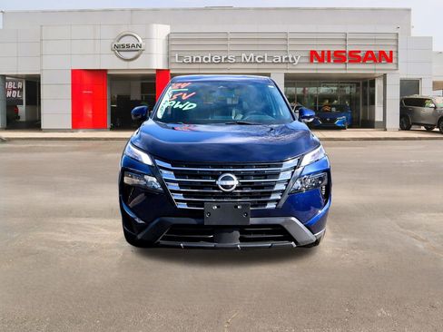 Used 2024 Nissan Rogue SV image 8