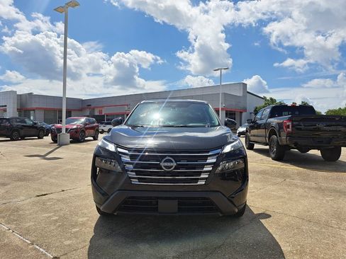 Used 2025 Nissan Rogue SV FWD image 2