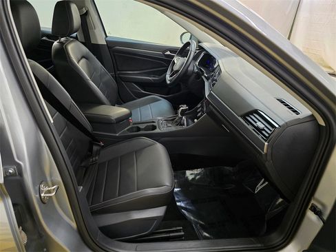 Used 2023 Volkswagen Jetta SE w/ Panoramic Sunroof Package image 11