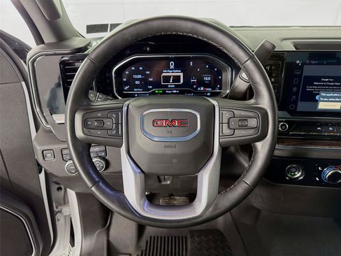 Used 2024 GMC Sierra 1500 Elevation AWD/4WD image 3