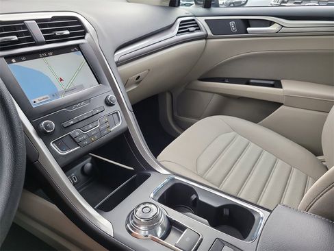 Certified 2019 Ford Fusion SE image 19