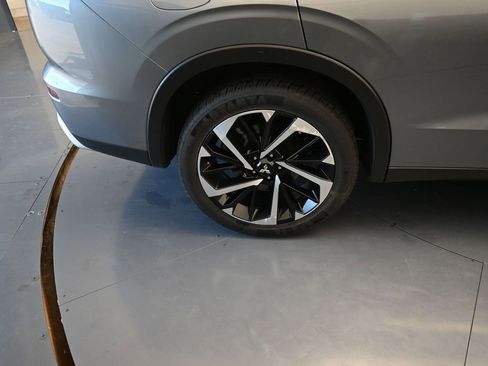 Used 2024 Mitsubishi Outlander SE image 23