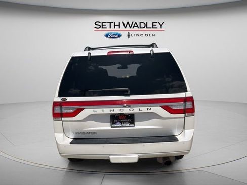 Used 2017 Lincoln Navigator Select RWD image 7