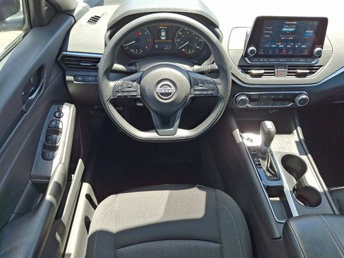 Used 2025 Nissan Altima 2.5 S FWD image 12
