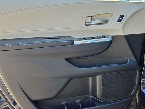 Used 2025 Toyota Sienna Platinum AWD/4WD image 28