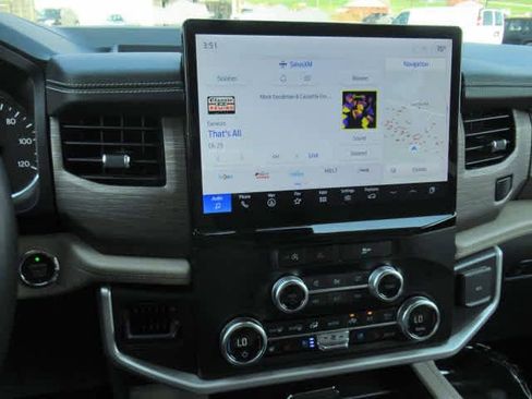 Used 2024 Ford Expedition Limited image 25