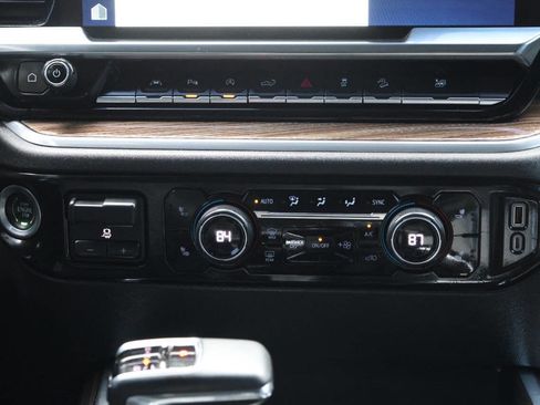 Used 2024 Chevrolet Silverado 1500 LT Trail Boss w/ LT Trail Boss Premium Package AWD/4WD image 21