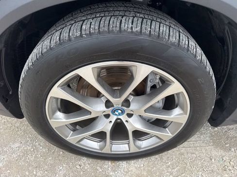 Used 2025 BMW X5 xDrive50e AWD/4WD image 30