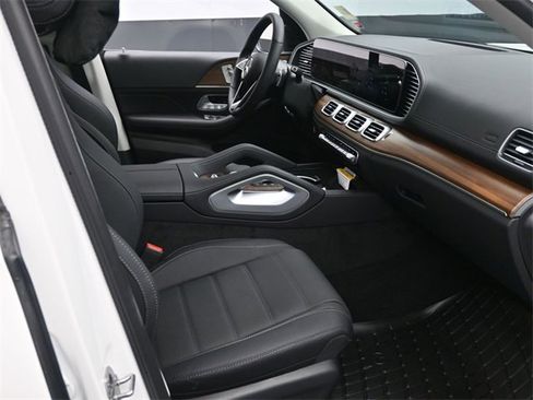 New 2026 Mercedes-Benz GLS 450 4MATIC image 31