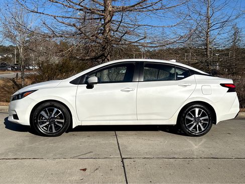 Certified 2022 Nissan Versa SV image 28