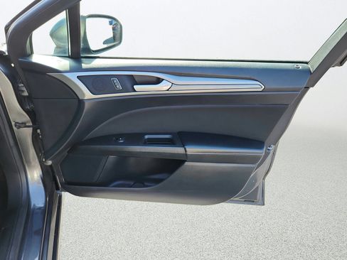 Used 2020 Ford Fusion SE FWD image 27
