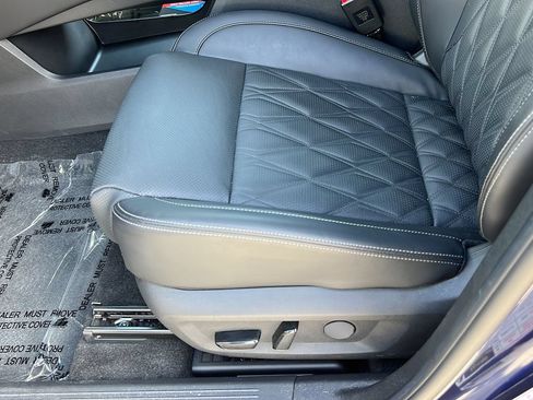 Used 2025 Nissan Rogue Platinum FWD image 16
