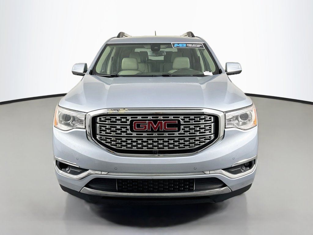 Used 2017 GMC Acadia Denali w/ Technology Package FWD image 2
