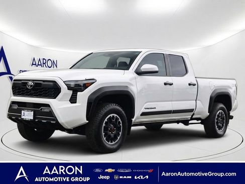 Used 2024 Toyota Tacoma TRD Off-Road AWD/4WD image 1