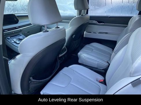Used 2023 Hyundai Palisade SEL w/ Premium Package FWD image 12