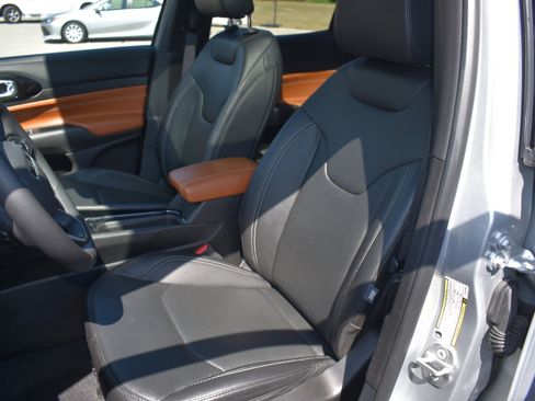 Used 2025 Jeep Compass Limited w/ Elite Group image 27