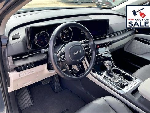 Used 2024 Kia Carnival EX FWD image 13