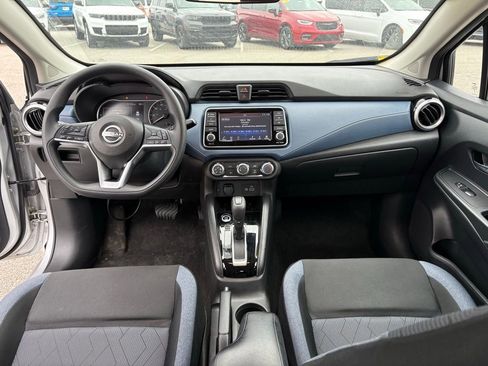 Used 2025 Nissan Versa SV image 10