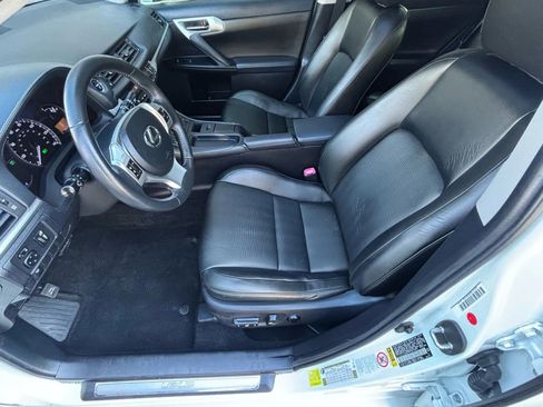 Used 2013 Lexus CT 200h image 18