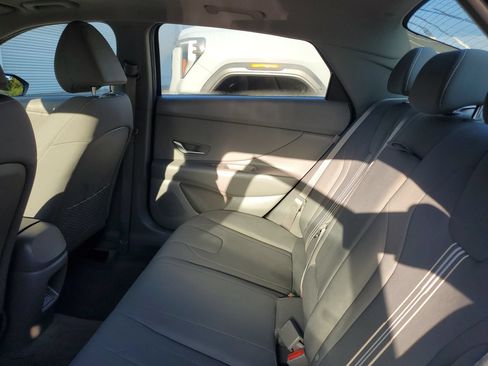 Used 2025 Hyundai Elantra SEL FWD image 10