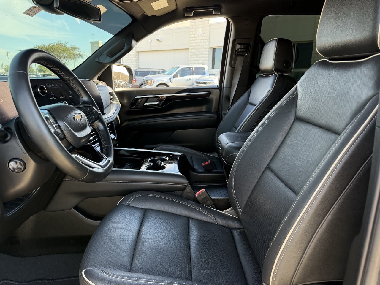Used 2025 Chevrolet Tahoe Premier AWD/4WD image 23