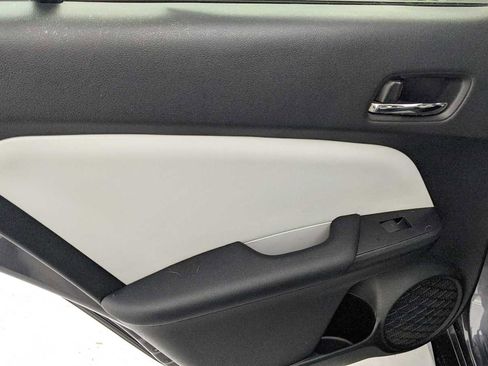 Used 2020 Toyota Prius XLE image 21
