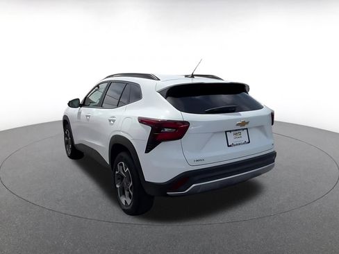 Used 2025 Chevrolet Trax LT image 11