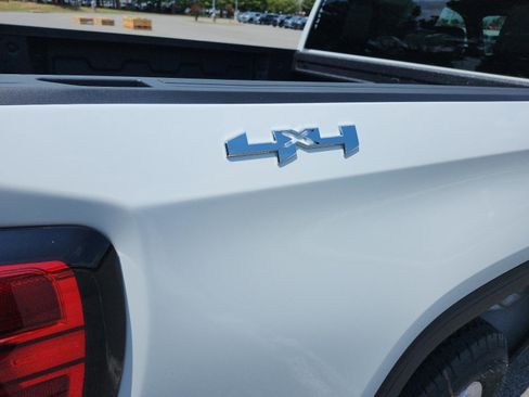 New 2026 GMC Sierra 1500 SLE image 5