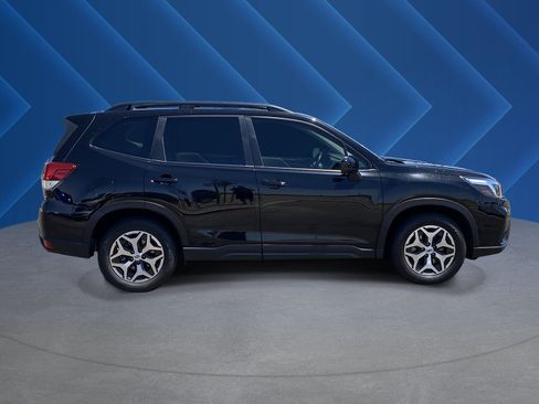 Used 2019 Subaru Forester Premium AWD/4WD image 2