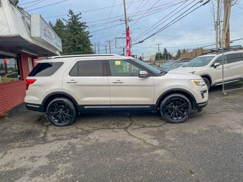 Used 2018 Ford Explorer Limited image 7