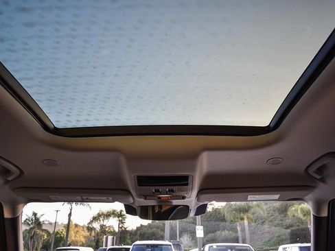 Used 2024 Land Rover Defender 110 S image 17