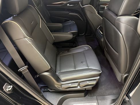 Used 2022 Cadillac Escalade Premium Luxury AWD/4WD image 30