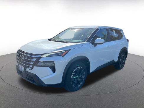 Used 2025 Nissan Rogue SV FWD image 3