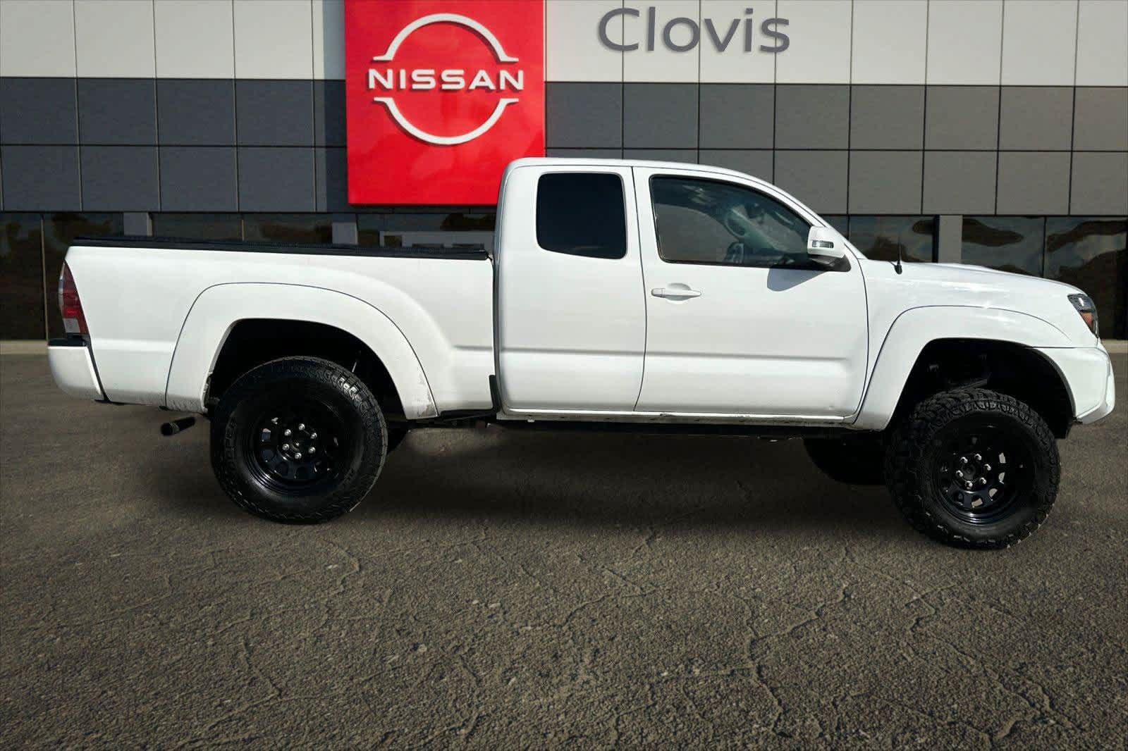 Used 2014 Toyota Tacoma PreRunner w/ TRD Sport Package RWD image 9