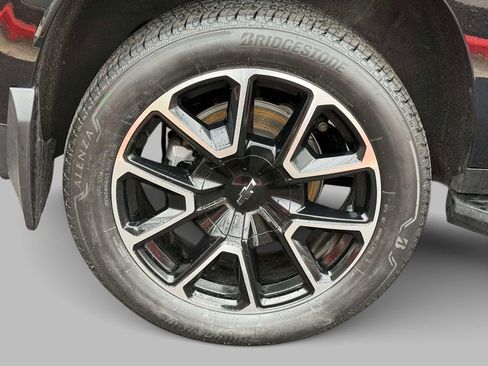 Used 2024 Chevrolet Suburban RST w/ Luxury Package image 13