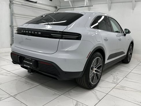Certified 2025 Porsche Macan Electric image 12