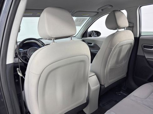 Used 2019 Kia Niro LX image 32