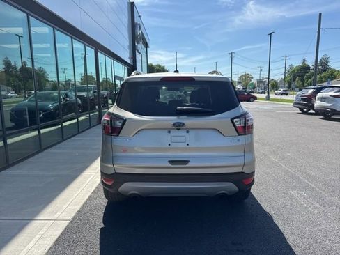 Used 2017 Ford Escape SE w/ Equipment Group 201A AWD/4WD image 4