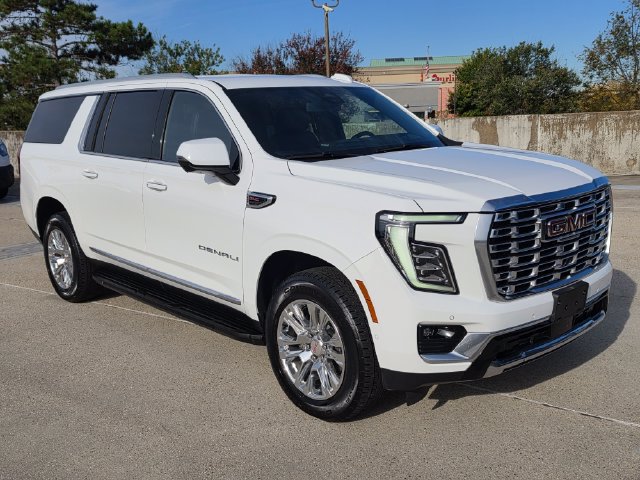 Used 2025 GMC Yukon XL Denali AWD/4WD image 3
