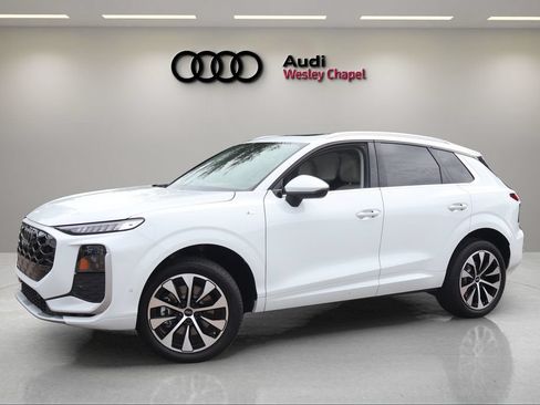 New 2026 Audi Q3 quattro 2.0T AWD/4WD image 1