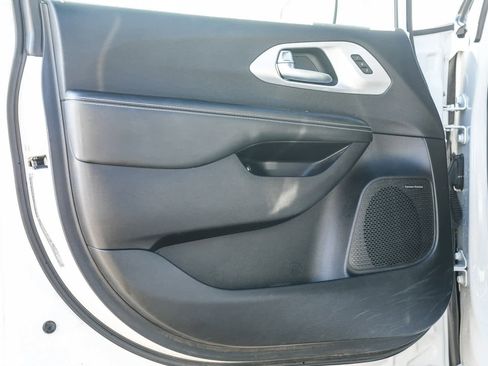 Used 2020 Chrysler Pacifica Limited w/ Advanced Safetytec Group image 20