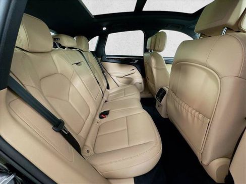 Certified 2025 Porsche Macan AWD/4WD image 30