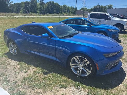 Used 2018 Chevrolet Camaro LT RWD image 3
