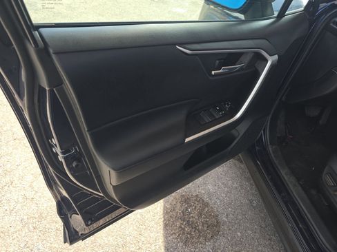 Used 2021 Toyota RAV4 XLE image 13