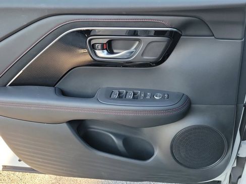 Certified 2025 Acura ADX A-Spec image 28