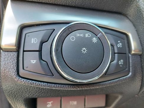 Used 2018 Ford Explorer XLT w/ Equipment Group 202A FWD image 18