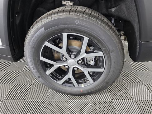 New 2025 Jeep Grand Cherokee Limited image 16