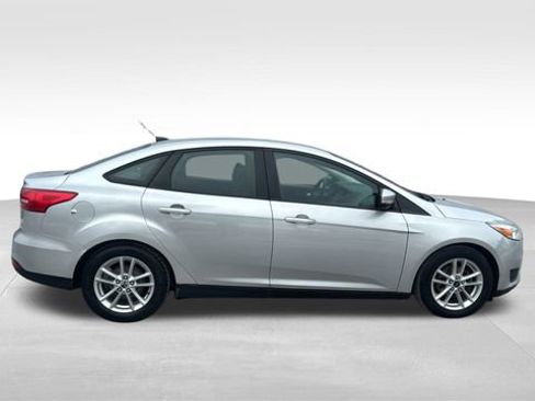 Used 2016 Ford Focus SE w/ SE Cold Weather Package image 3