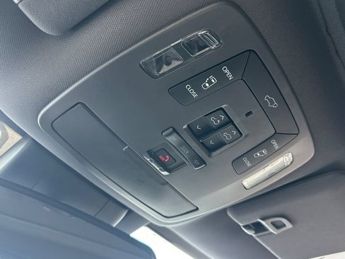 Used 2023 Toyota Sienna Platinum image 24